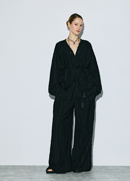 Широкие брюки на эластичном поясе, Черный
Широкие брюки на эластичном поясе, Черный