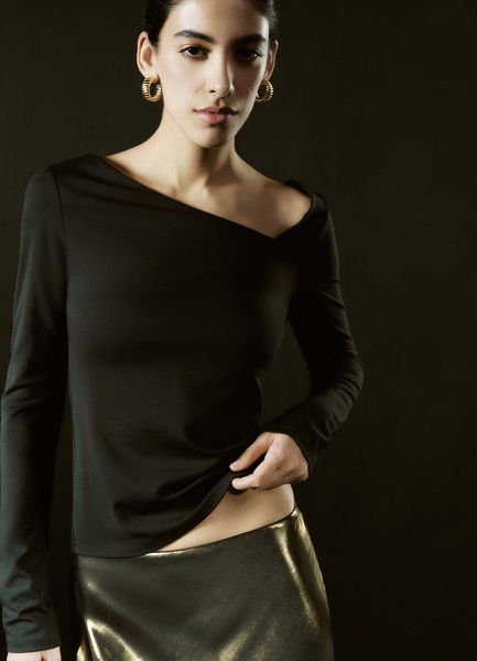 Лонгслив с асимметричным вырезом, Черный
Лонгслив с асимметричным вырезом, Черный