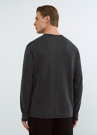 Джемпер с эффектом стирки