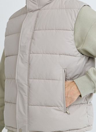 Утеплённый стёганый жилет