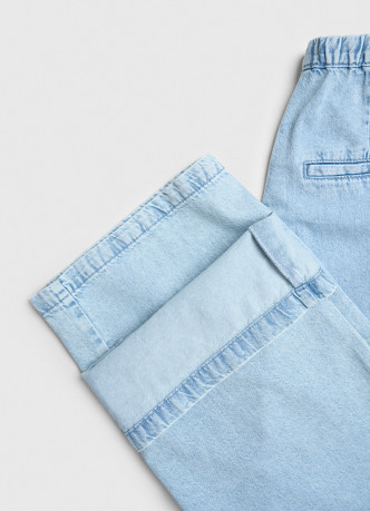 Тонкие джинсы на резинке со средней посадкой