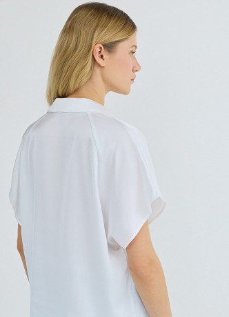 Сатиновая блузка с коротким рукавом