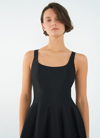 Платье с расклёшенной юбкой