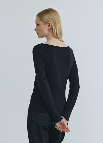 Лонгслив с вырезом лодочкой