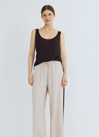 Прямые брюки с лампасами