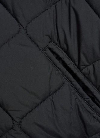 Стёганая куртка с капюшоном