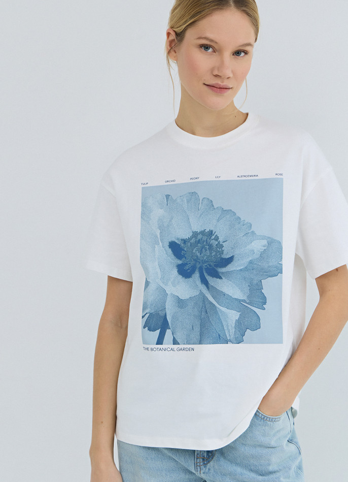 Футболка с цветочным принтом