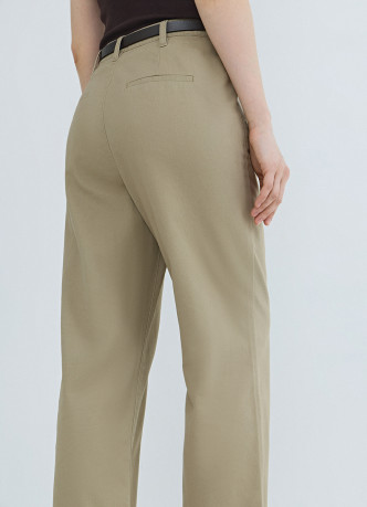 Чиносы с ремнём