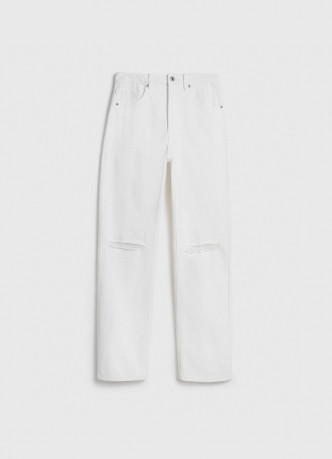 Прямые джинсы с разрезами на коленях