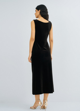 Бархатное платье с асимметричными лямками