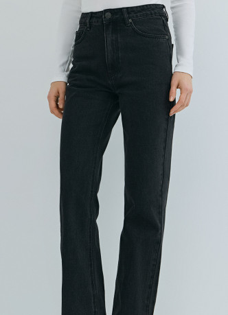 Прямые джинсы с высокой посадкой