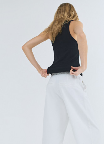 Тонкие джинсы на резинке со средней посадкой