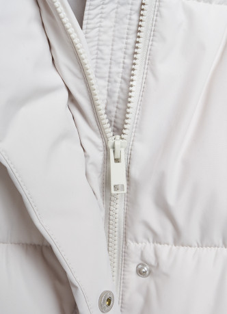 Длинный стёганый пуховик с капюшоном