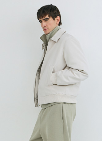 Утеплённый бомбер с отложным воротником