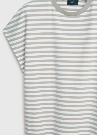 Футболка в полоску со спущенным плечом