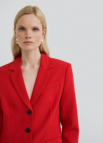 Однобортный приталенный жакет