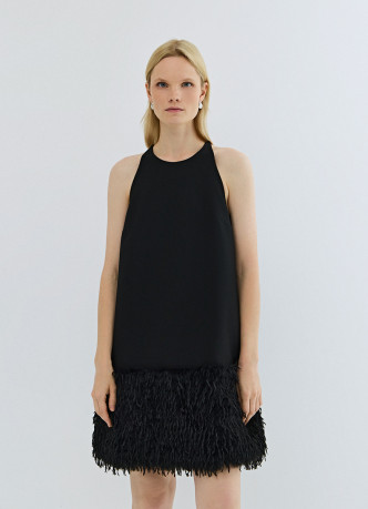 Платье мини с декором из перьев