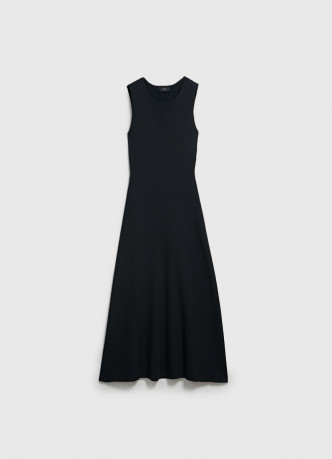 Вязаное платье с расклёшенной юбкой