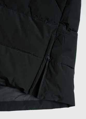 Удлинённая утеплённая куртка с капюшоном