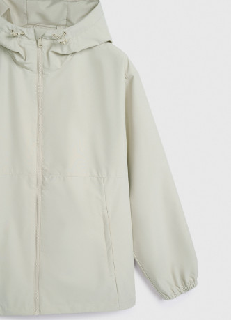 Ветровка с капюшоном