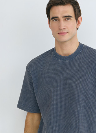 Футболка из структурной ткани