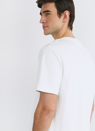 Футболка с объёмным принтом