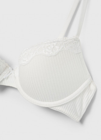 Кружевной бюстгальтер с эффектом пуш-ап