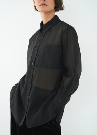 Полупрозрачная блузка из органзы с тонким поясом