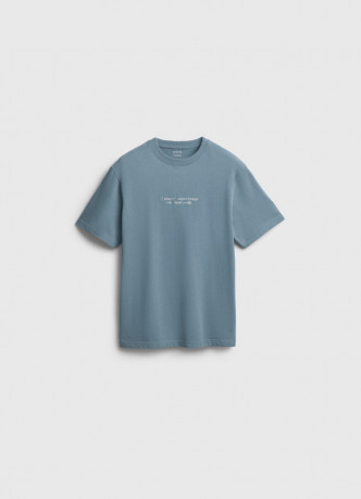 Футболка с текстовой вышивкой