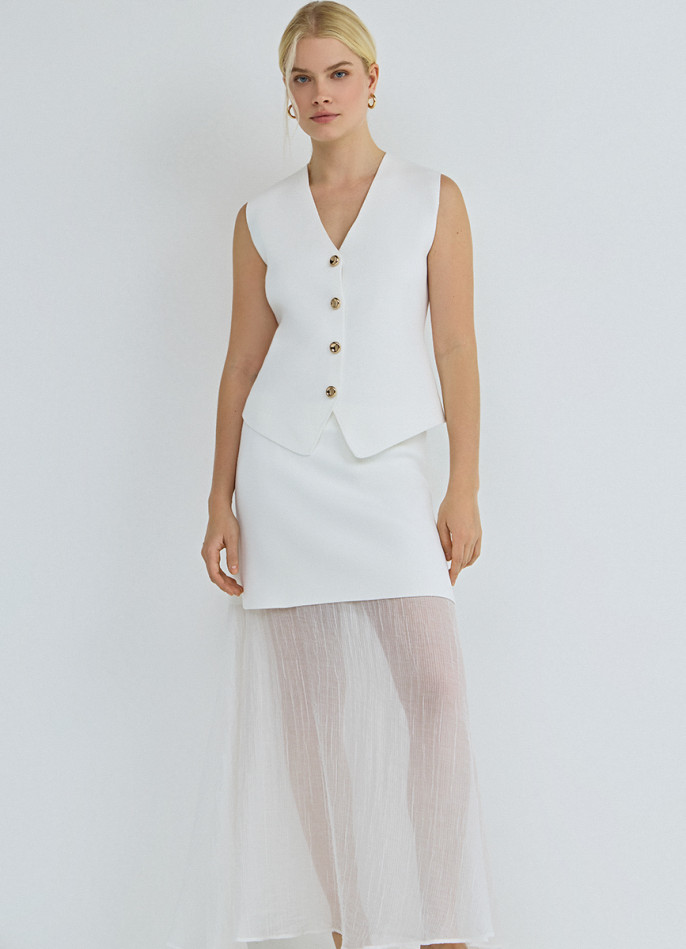 Вязаный жилет на пуговицах