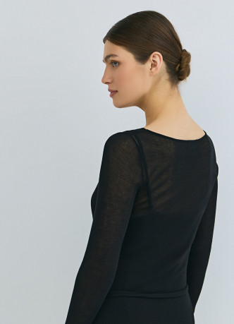 Вязаное платье с вырезом лодочкой