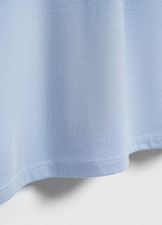 Приталенная футболка в рубчик