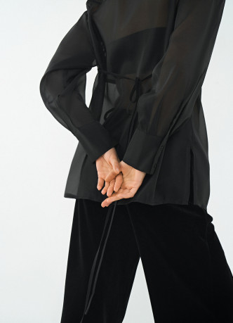 Полупрозрачная блузка из органзы с тонким поясом