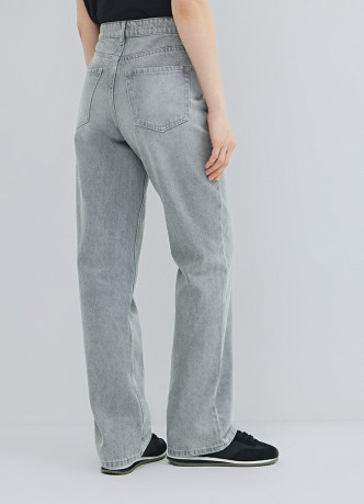 Прямые джинсы с высокой посадкой