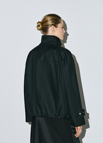 Короткая куртка с воротником-стойкой