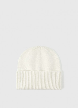 Вязаная шапка с отворотом