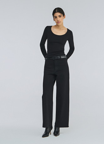 Приталенный лонгслив в рубчик