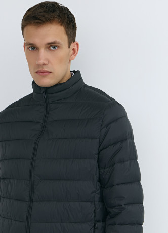 Утеплённая лёгкая куртка с воротником-стойкой