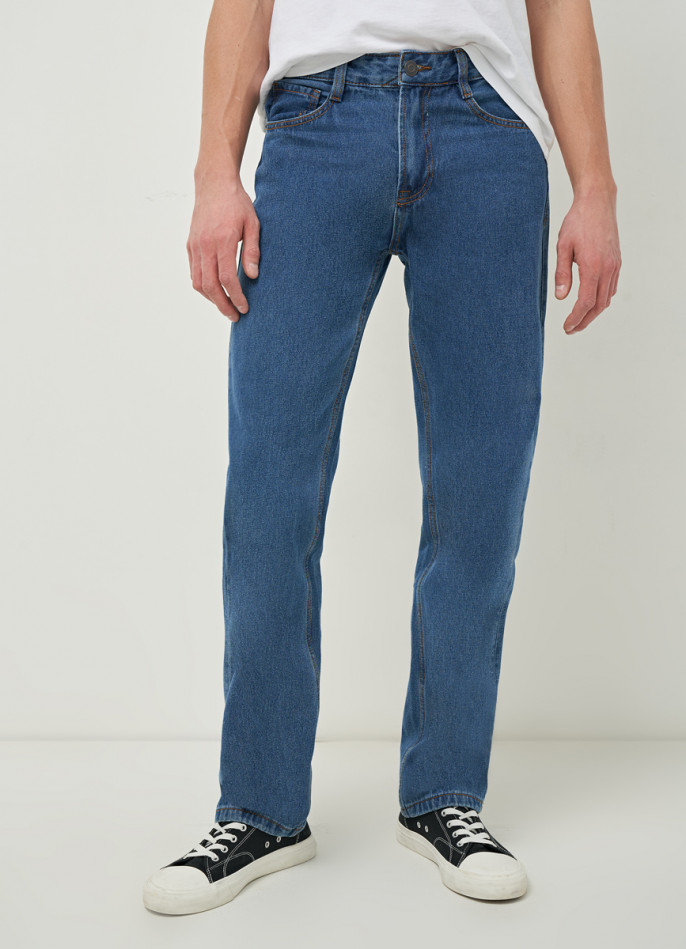 Прямые джинсы