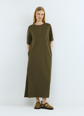 Платье-футболка с разрезом