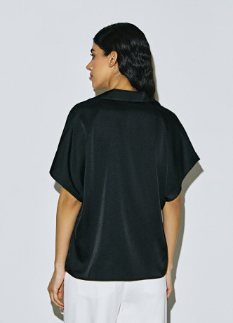 Сатиновая блузка с коротким рукавом