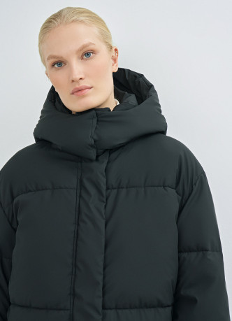 Утеплённая куртка с капюшоном