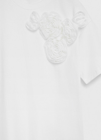 Футболка с цветочной аппликацией