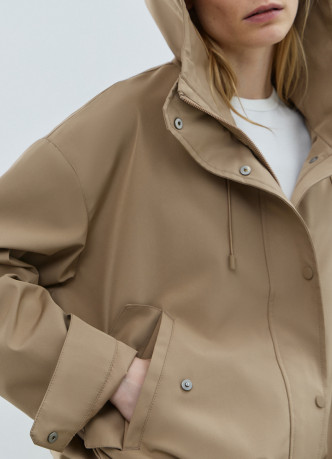 Легкая куртка