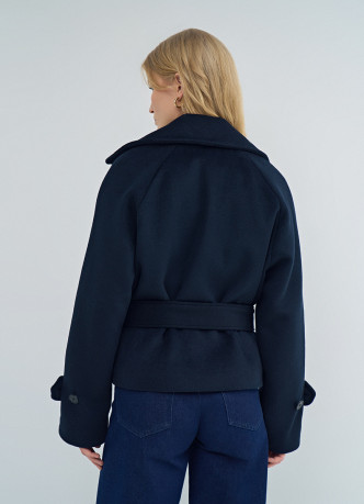 Короткое пальто на поясе