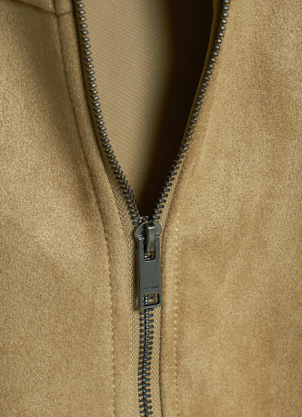 Бомбер из искусственной замши