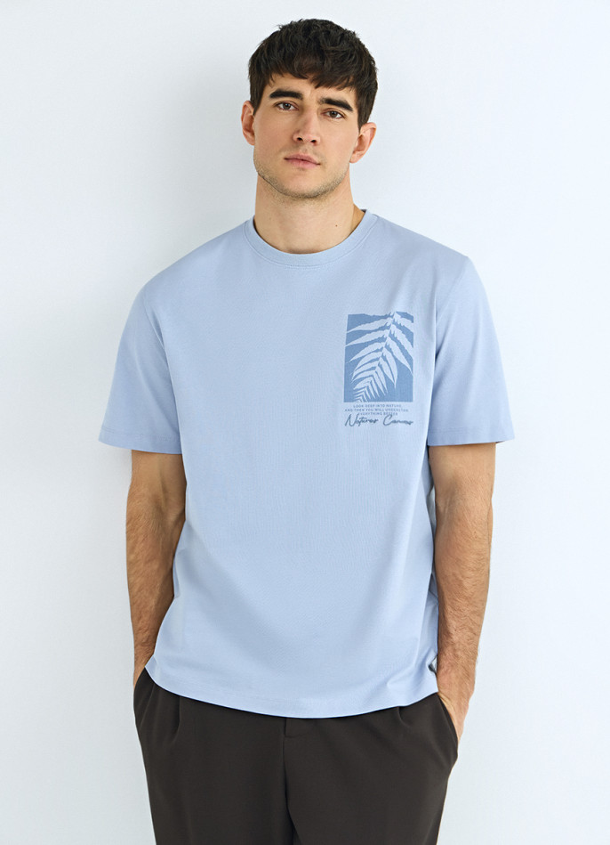 Футболка с принтом и вышивкой