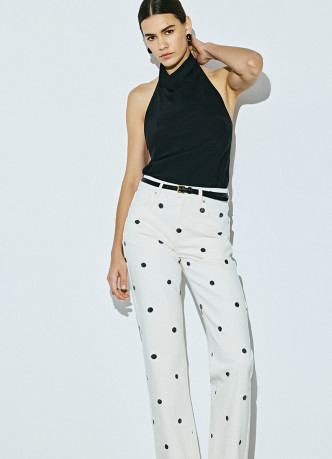 Прямые джинсы в горошек