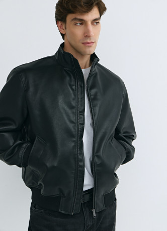 Бомбер из искусственной кожи