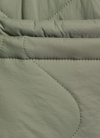 Утеплённая короткая куртка